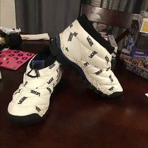 NWOB VANS INSULATED BOOTS